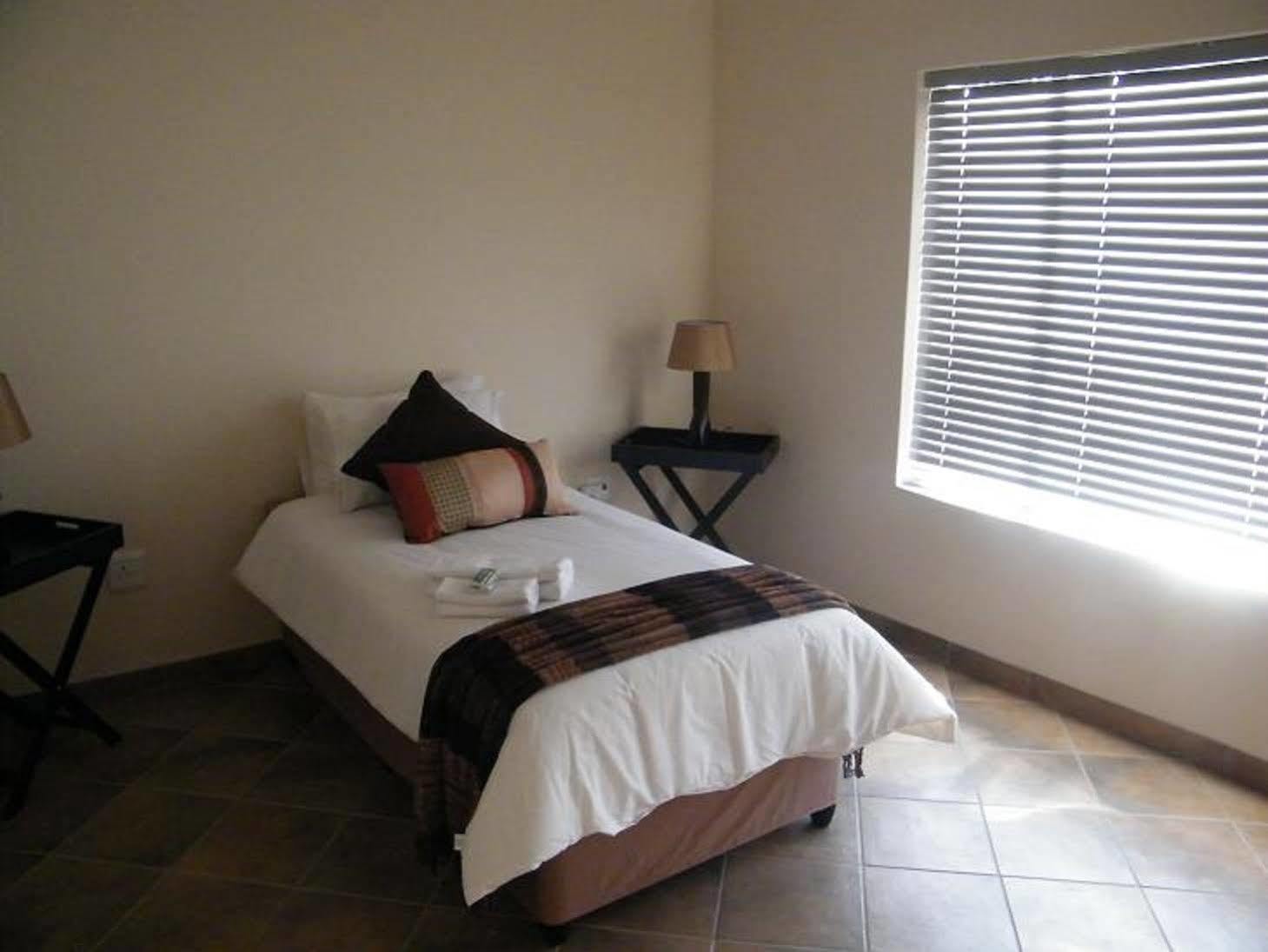 Airport Lodge Guest House Kempton Park Exterior foto